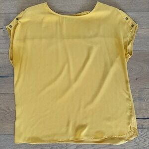DeCollection | Women's Yellow Top with Button Detail, L